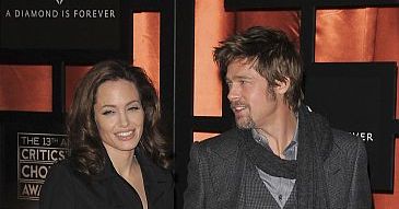 Angelina i Brad drażnią się z mediami...