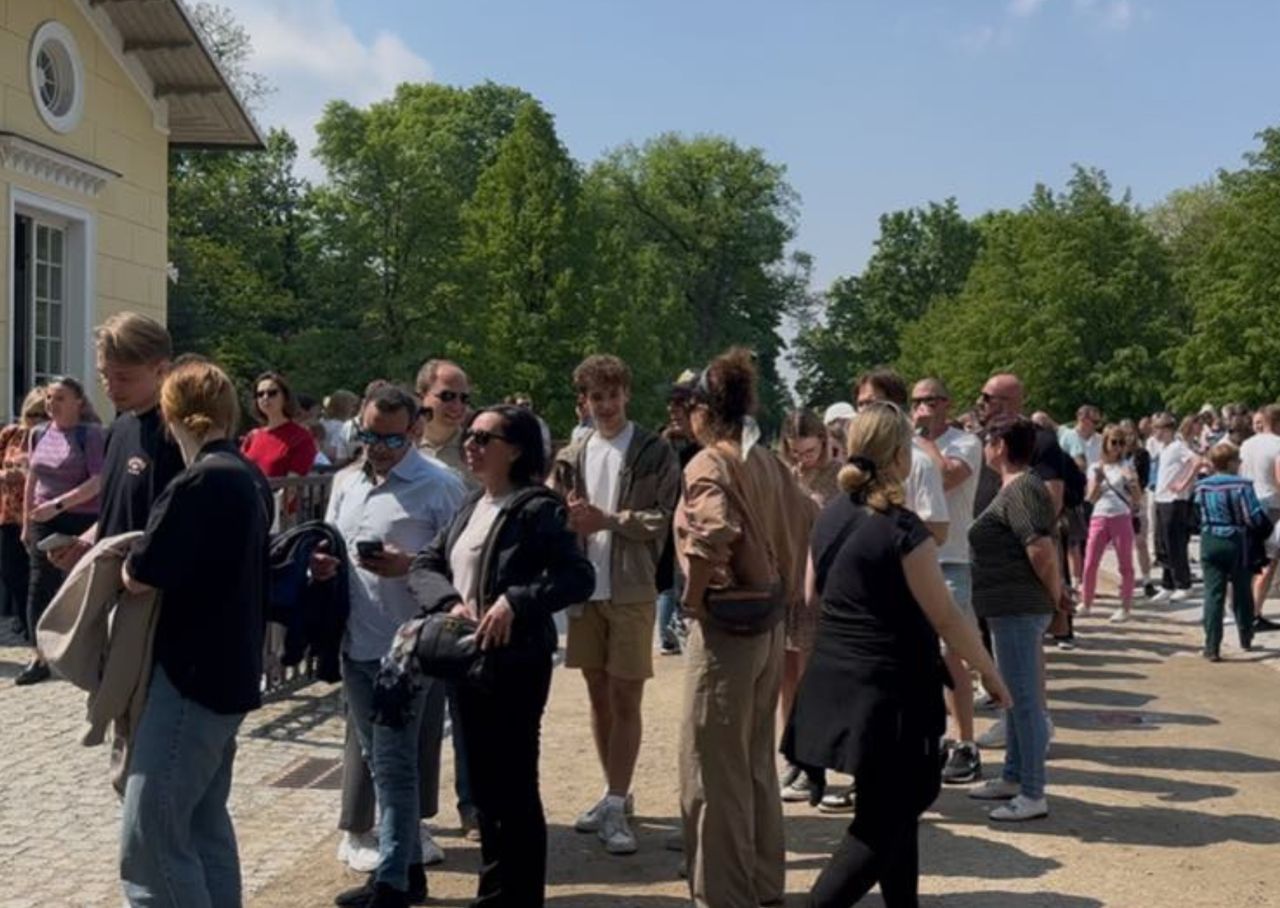 Kolejki w polskim mieście. Tłumy nie tylko w górach i nad morzem