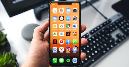 Apple pracuje nad nowym smartfonem. Powstanie iPhone w wersji slim?