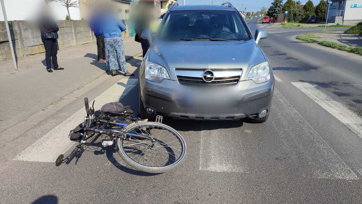 Samochód potrącił pieszego na pasach. Wszystko przez auto z tyłu