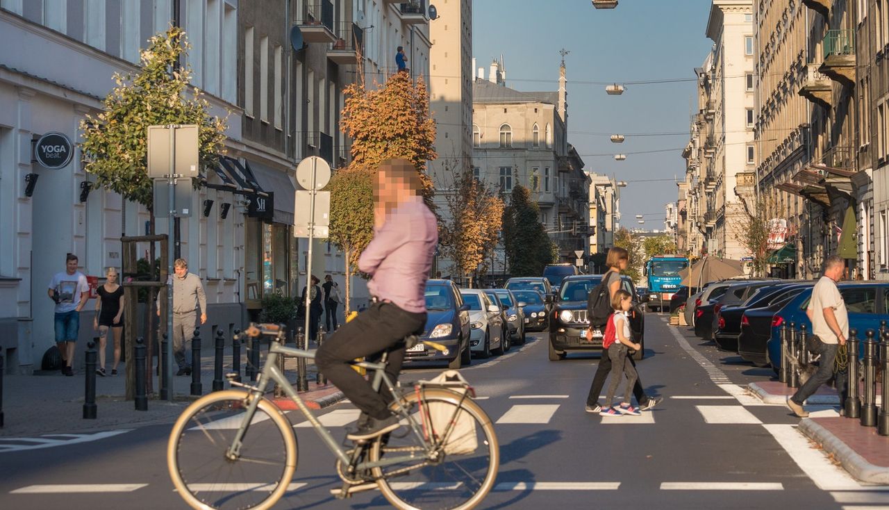 Rozmawiający przez telefon rowerzyści to niestety codzienność