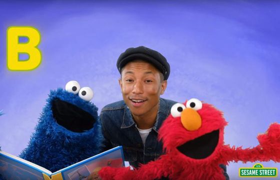 Pharrell Williams z Ciasteczkowym Potworem w "Ulicy sezamkowej" (wideo)