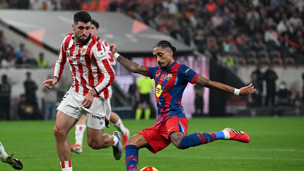Raphinha of Barcelona scores the 4-0 goal during the Spanish Super Cup semi final between Barcelona and Athletic Club in Jeddah, Saudi Arabia, 07 January 2026. EPA/STR Dostawca: PAP/EPA.