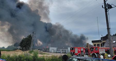 Wielki pożar na Pomorzu. Istnieje zagrożenie wybuchem