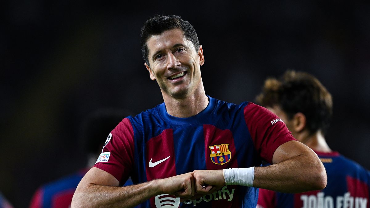 BARCELONA, SPAIN - SEPTEMBER 19: Robert Lewandowski of FC Barcelona celebrates after scoring their team's second goal during the UEFA Champions League match between FC Barcelona and Royal Antwerp FC at Estadi Olimpic Lluis Companys on September 19, 2023 in Barcelona, Spain. (Photo by David Ramos/Getty Images)