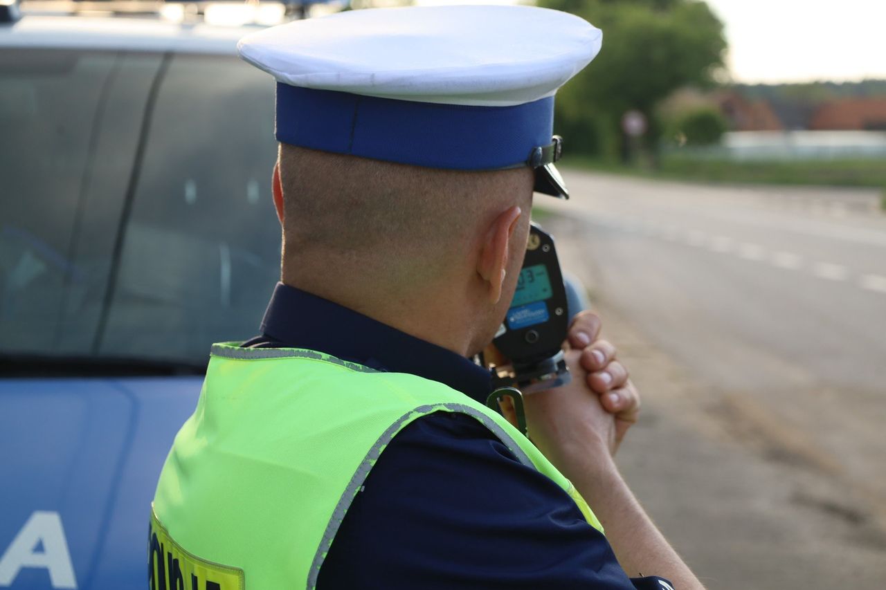 Koźmin Wielkopolski: Przekroczył prędkość. Kierowca Jaguara ukarany