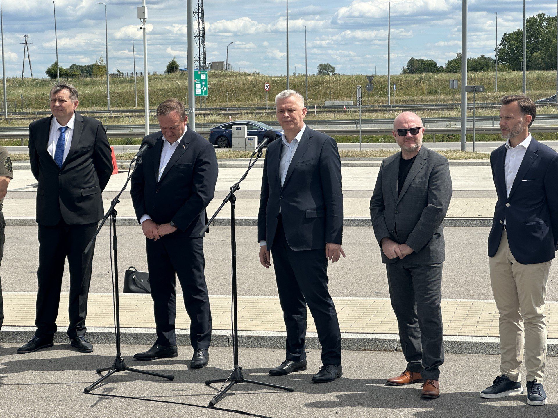 Tomasz Siemoniak, minister spraw wewnętrznych i administracji na granicy polsko-litewskiej w Budzisku