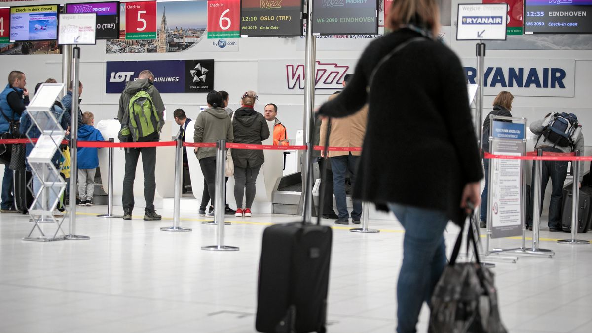 Podróżna otrzymała mandat na lotnisku