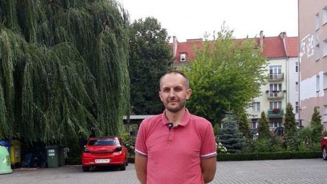 Marcin Skrypak-Schiller wychowawca w Klubie Maluszka Złota Rybka