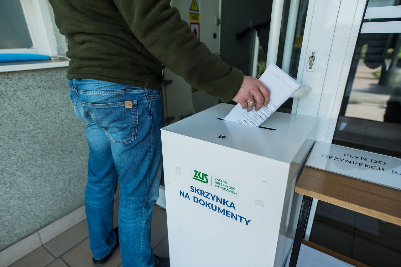 Praca. Od wtorku urzędy w Polsce pracują tylko zdalnie. Na razie przez dwa tygodnie.