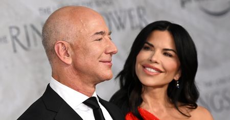 Jeff Bezos i Lauren Sanchez już po zaręczynach. Pamiętacie, jak świat dowiedział się o ich romansie? "Zdradzał żonę OD MIESIĘCY"