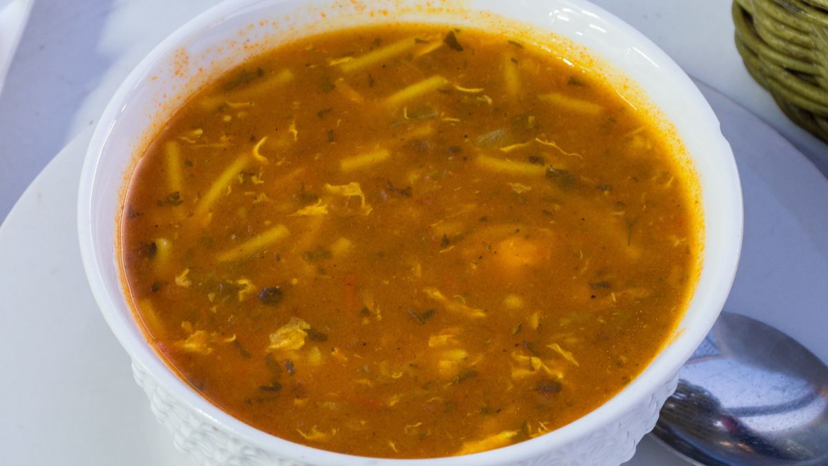 Tunezyjska zupa z ciecierzycą