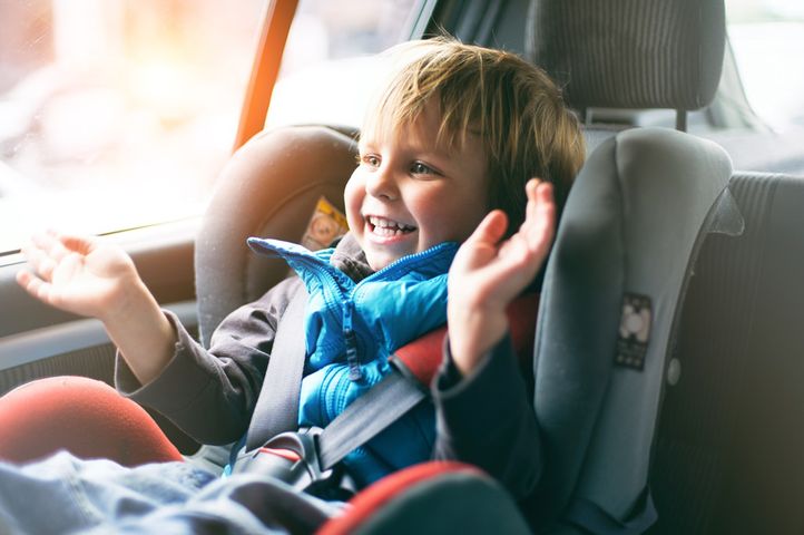 Gry samochodowe to świetny sposób na długą podróż z dziećmi