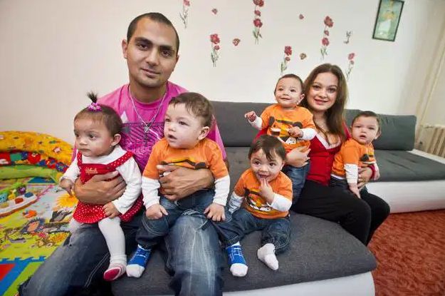 Wychowanie gromadki dzieci było dla pary wyzwaniem