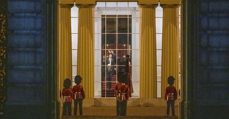 Królowa po raz ostatni wróciła do pałacu Buckingham. Żegna ją rodzina