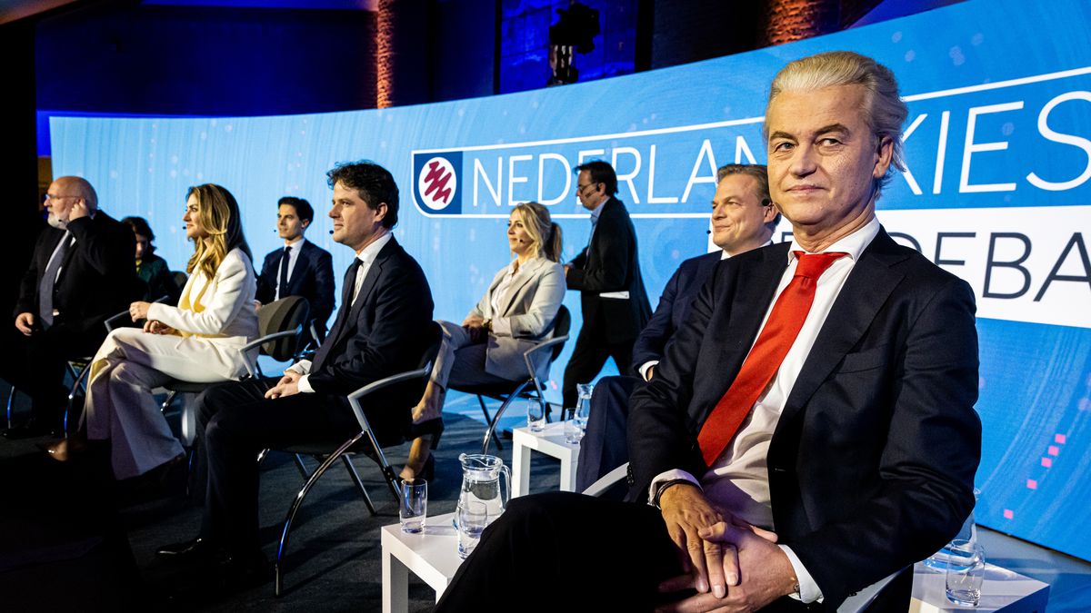 THE HAGUE, NETHERLANDS - NOVEMBER 21: L-R Frans Timmermans of GroenlinksPvdA, Dilan Yesilgoz of VVD, Rob Jetten of D66, Henri Bontenbal of CDA, Lilian Marijnissen of SP, Pieter Omtzigt (NSC), Geert Wilders of PVV and Caroline van der Plas of BBB during the last debate in the Dutch Parliament ahead of National Elections on November 21, 2023 in The Hague, Netherlands. (Photo by Patrick van Katwijk/Getty Images)