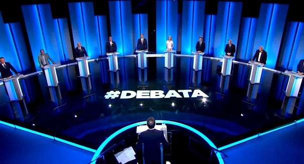 Debata prezydencka w TVP1: pięć pytań dla kandydatów, na koniec swobodne wypowiedzi