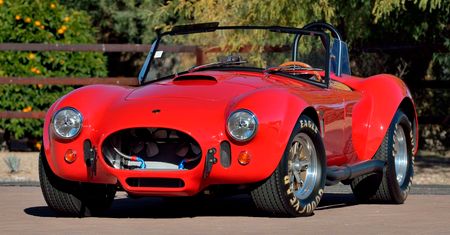 Shelby 427 Cobra FAM trafi na aukcję. W przeszłości auto należało do Paula Walkera