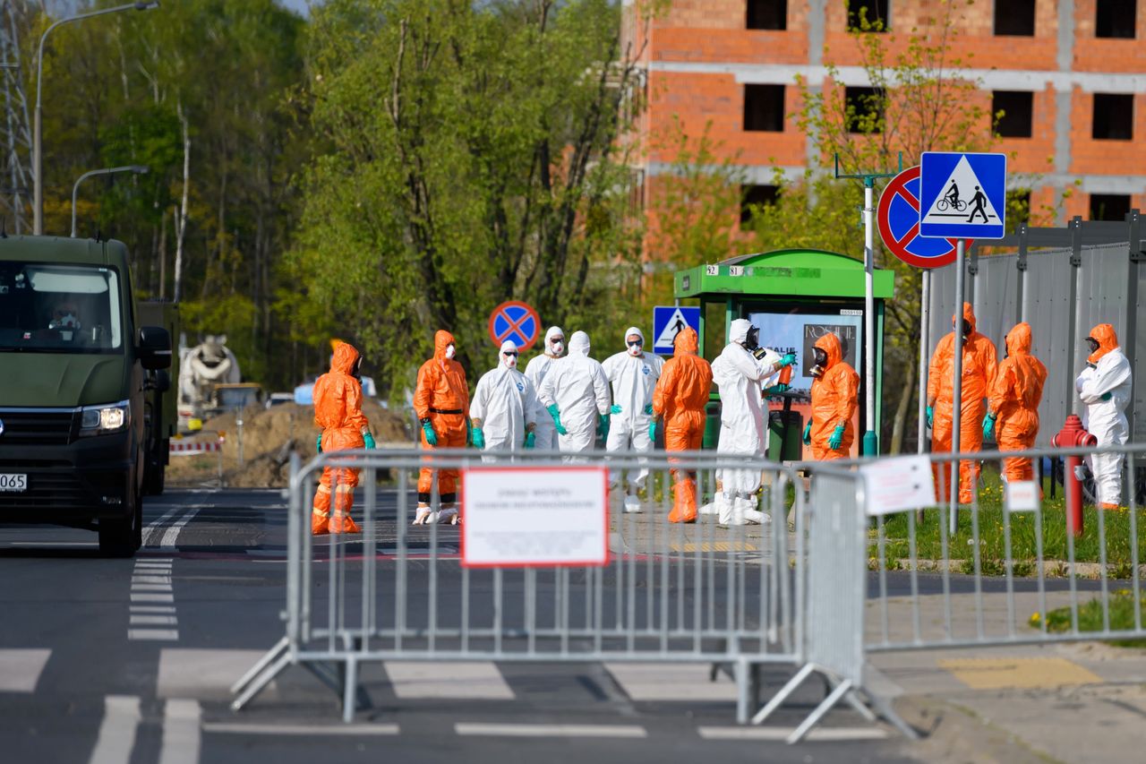 Koronawirus w Polsce. Personel i pacjenci zakażeni. Szpital w Nowej Dębie zamyka oddziały