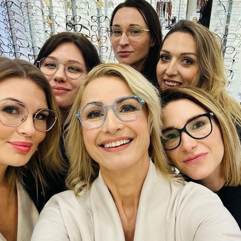 Joanna Brodzik w modnych okularach o geometrycznym kształcie
Instagram/joanna_brodzik_official