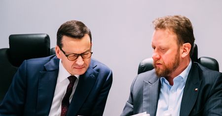 Dzień pielęgniarek. Premier Mateusz Morawiecki dziękuje też ministrowi zdrowia. "Łukasz - masz moje pełne wsparcie!"