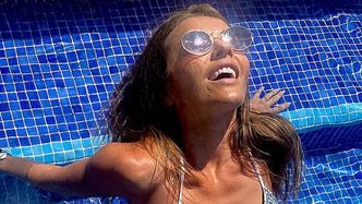 Edyta Herbuś przypomina o piciu wody, pozując w bikini. Fani pieją z zachwytu: "Petarda jak 18-tka" (FOTO)