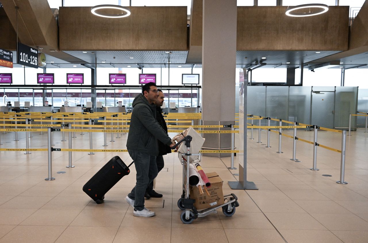 W Niemczech rozpoczęły się dwudniowe strajki. Paraliż na lotniskach