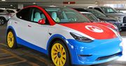 Super Mario ma własną Teslę? Niecodzienne znalezisko na lotnisku w USA