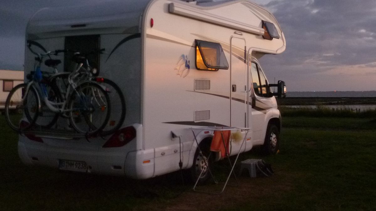 Wynajęcie kampera na majówkę to koszt nawet 3-4 tysięcy złotych.