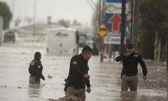 USA. Burza tropikalna. Zawaliła się cześć muru granicznego z Meksykiem