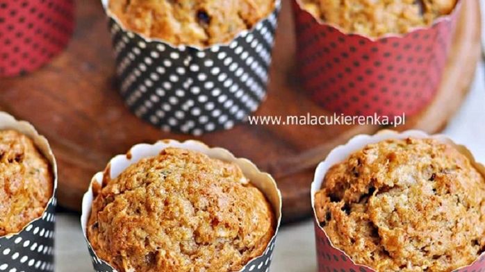Muffiny z cukinią, migdałami i rodzynkami