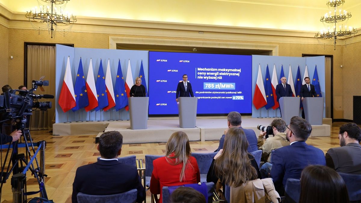 Rząd zamrozi ceny prądu dla małych firm i gospodarstw domowych