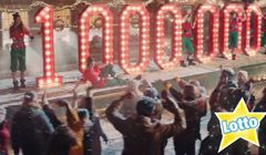 Pociąg z nagrodami i Święty Mikołaj reklamują „Lotteriadę świąteczną” Lotto (wideo)