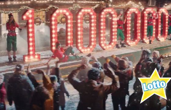 Pociąg z nagrodami i Święty Mikołaj reklamują „Lotteriadę świąteczną” Lotto (wideo)