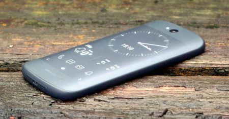 Yota Phone 3 coraz bliżej. Wiemy kiedy smartfon-widmo trafi do sprzedaży