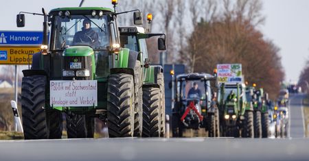 Rolnicy wyszli na niemieckie autostrady. Stanął zakład VW, problemy z dostawami paliwa