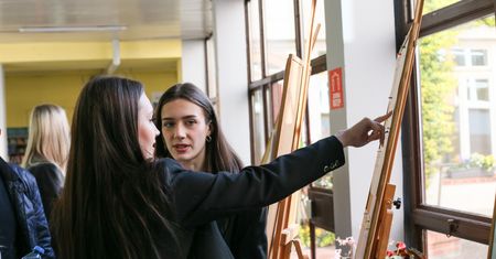 Matura 2025: Wiedza o społeczeństwie (WOS) rozszerzona – struktura egzaminu, wymagania i przewidywania. Co warto wiedzieć?