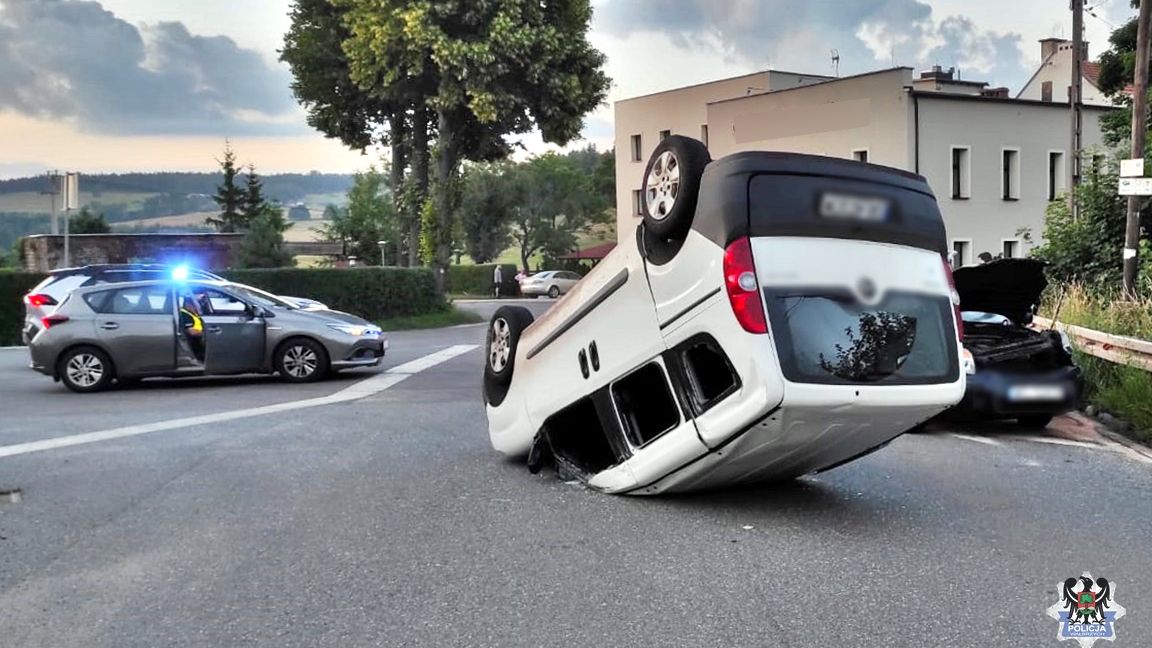 Sprawca nie może pokazać OC? Lepiej od razu zadzwonić na policję