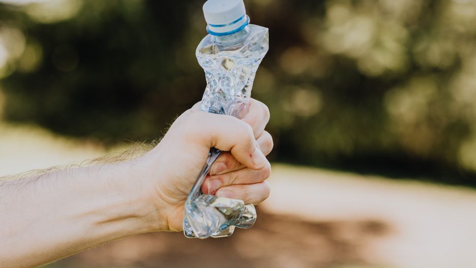 Małe plastikowe butelki z szansą na ban we Francji