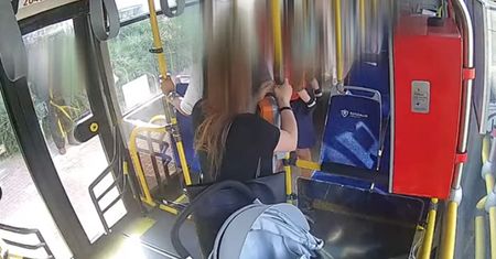 Szok w Kielcach. Seniorka pobiła nastolatkę w autobusie