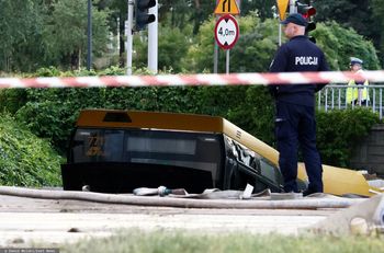 Autobus wjechał do przejścia podziemnego. Pojazd był sprawny