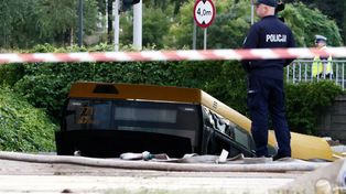 Autobus wjechał do przejścia podziemnego. Pojazd był sprawny