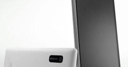 Smartfon z 4-calowym ekranem o rozdzielczości 1280 x 1024? Czy to nie za dużo?