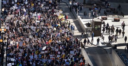 Jedne z największych protestów w historii USA. "Czerwona kartka" dla Trumpa
