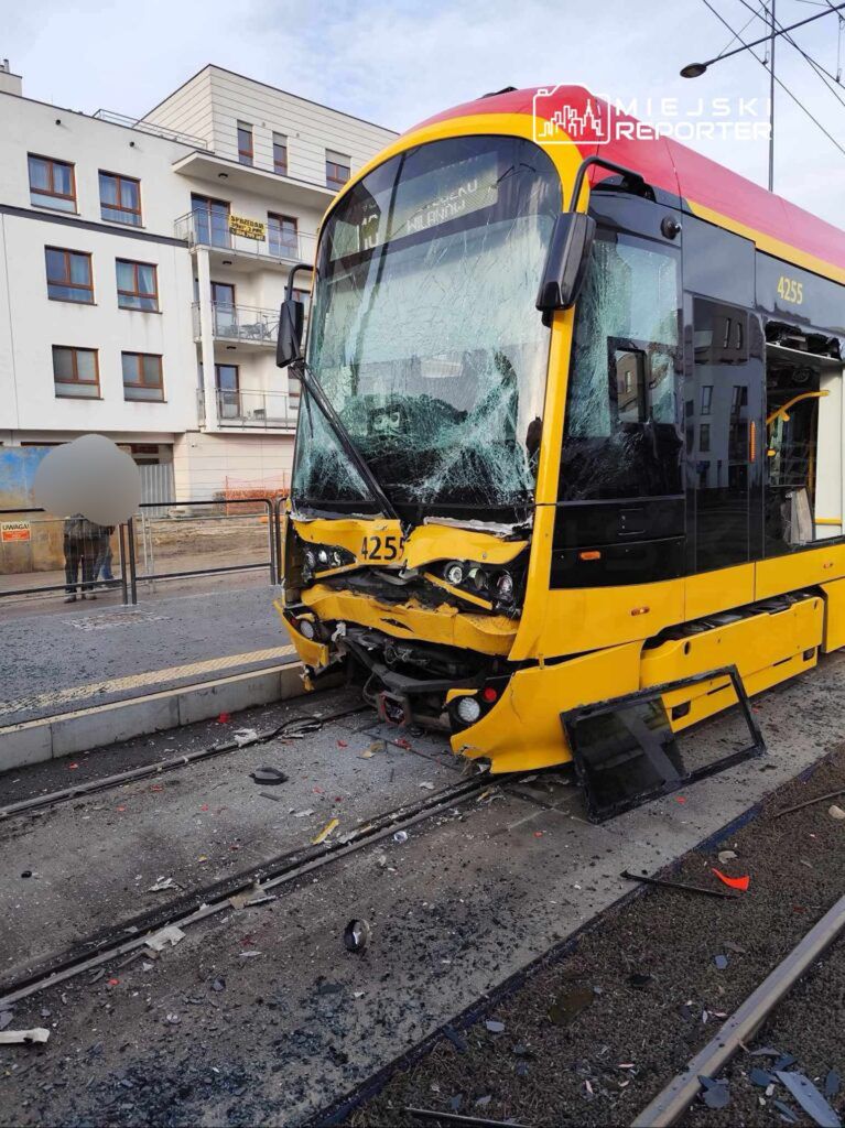 Poważne zderzenie tramwajów w Wilanowie. 6 osób rannych, w tym dzieci