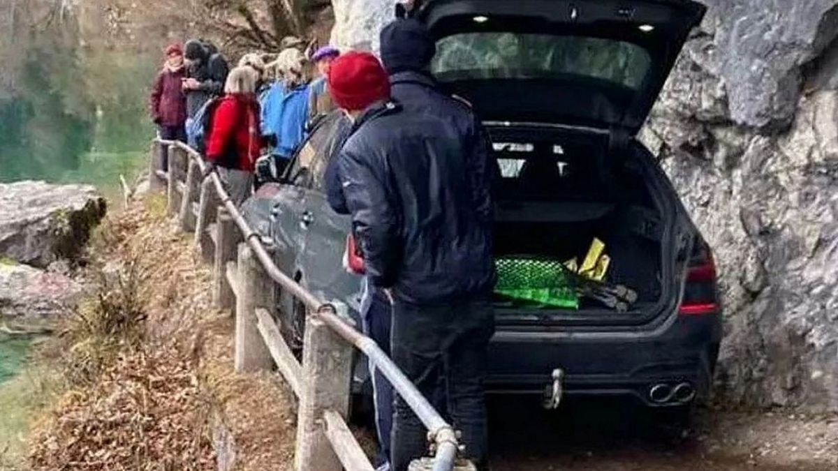 BMW zaklinowała się na szlaku