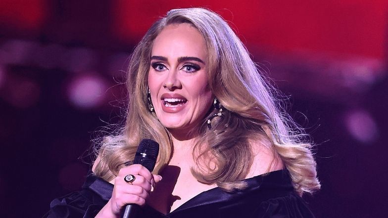 BRIT Awards 2022. Adele odbiera statuetkę i komentuje likwidację kategorii z podziałem NA PŁEĆ: "Uwielbiam być ARTYSTKĄ"