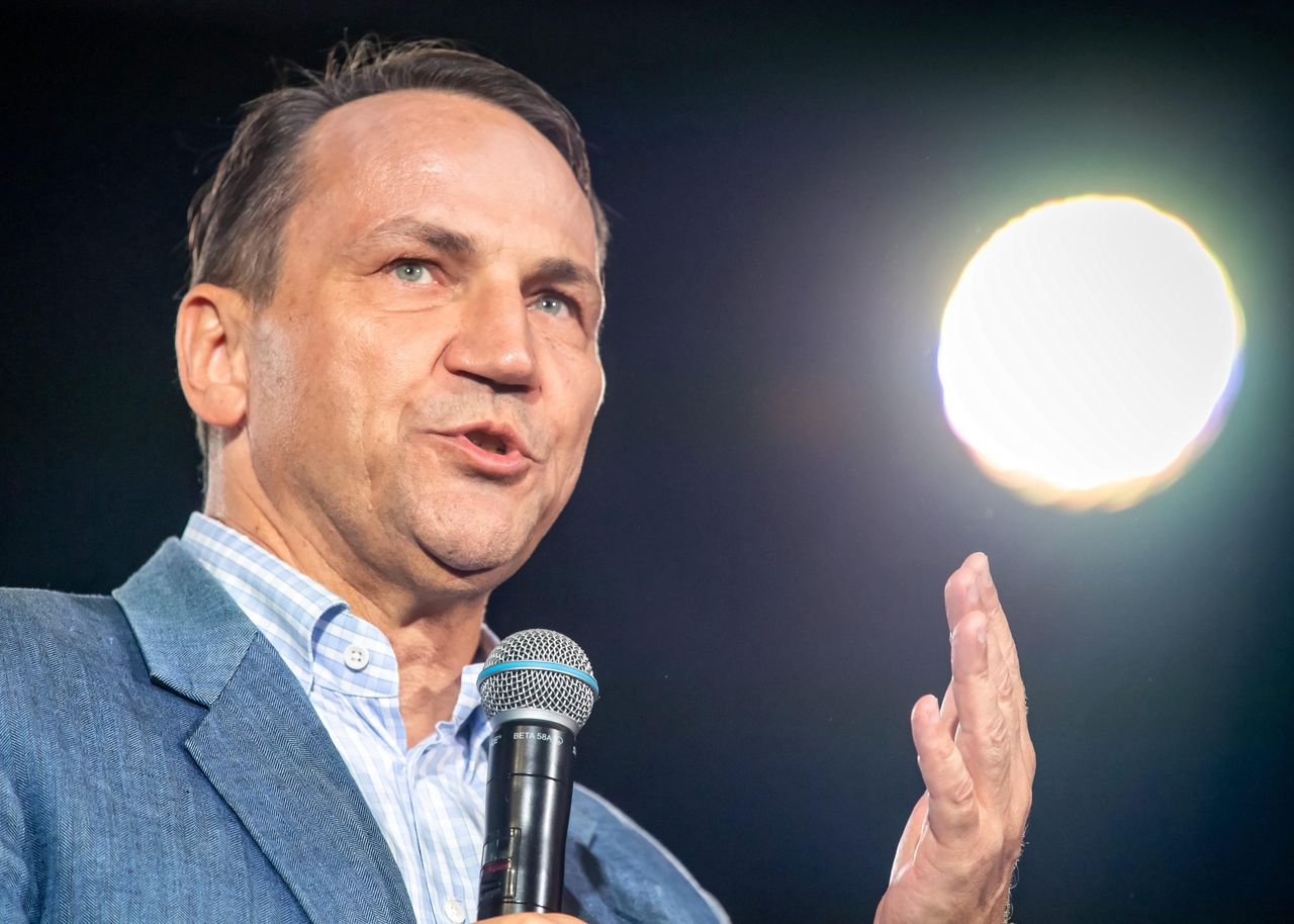 Raport o zarobkach europosłów. Radosław Sikorski pierwszy w zestawieniu