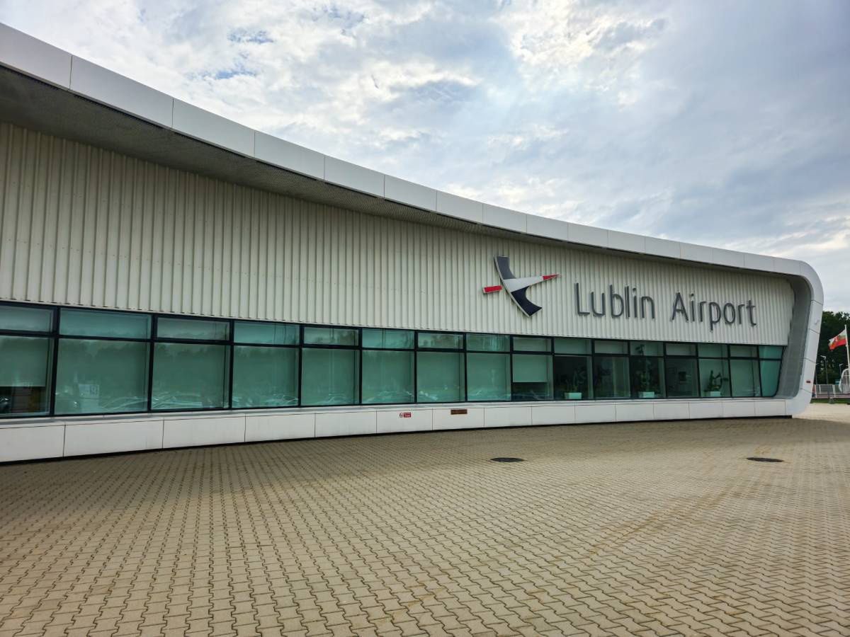 Lublin: Kolejny rekord na lotnisku. 4-milionowa podróżująca przywitana z honorami!