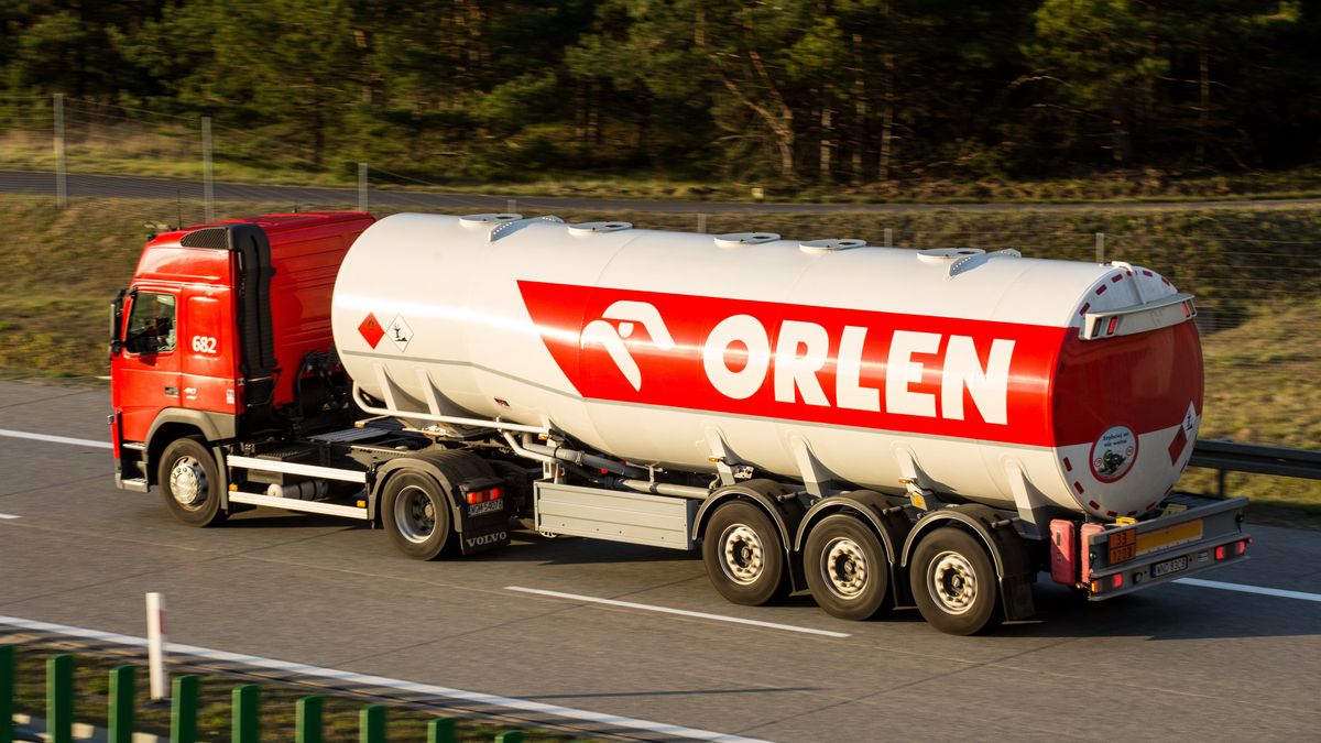 Orlen ma około 65 proc. polskiego rynku paliw. Przekonuje, że problemu z dostawami nie ma, ale takie sygnały płyną z kolejnych firm